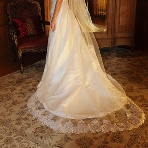 U-shaped cathedral length veil